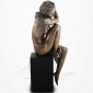 Body Talk - Femme nue assise sur socle