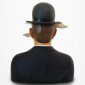 L'Homme au Chapeau Melon de René Magritte